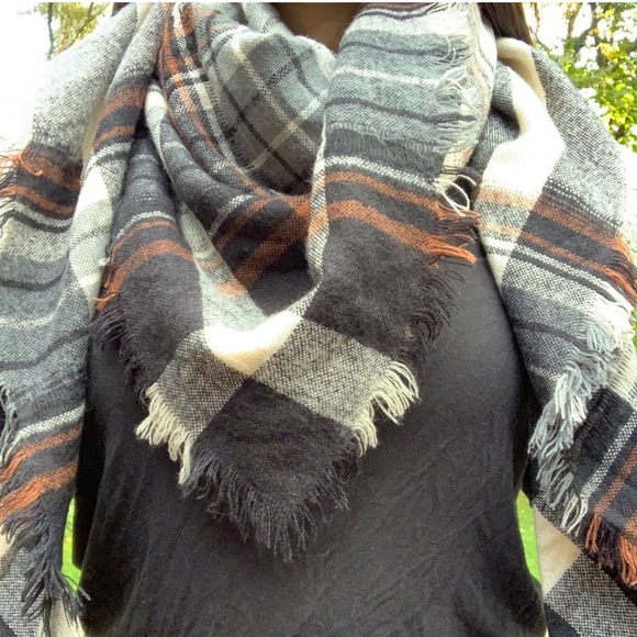 Plaid Scarf - Picture 4 of 4